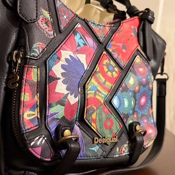 Desigual Black Bag with Vibrant Multicolor Design - Picture 3 of 7